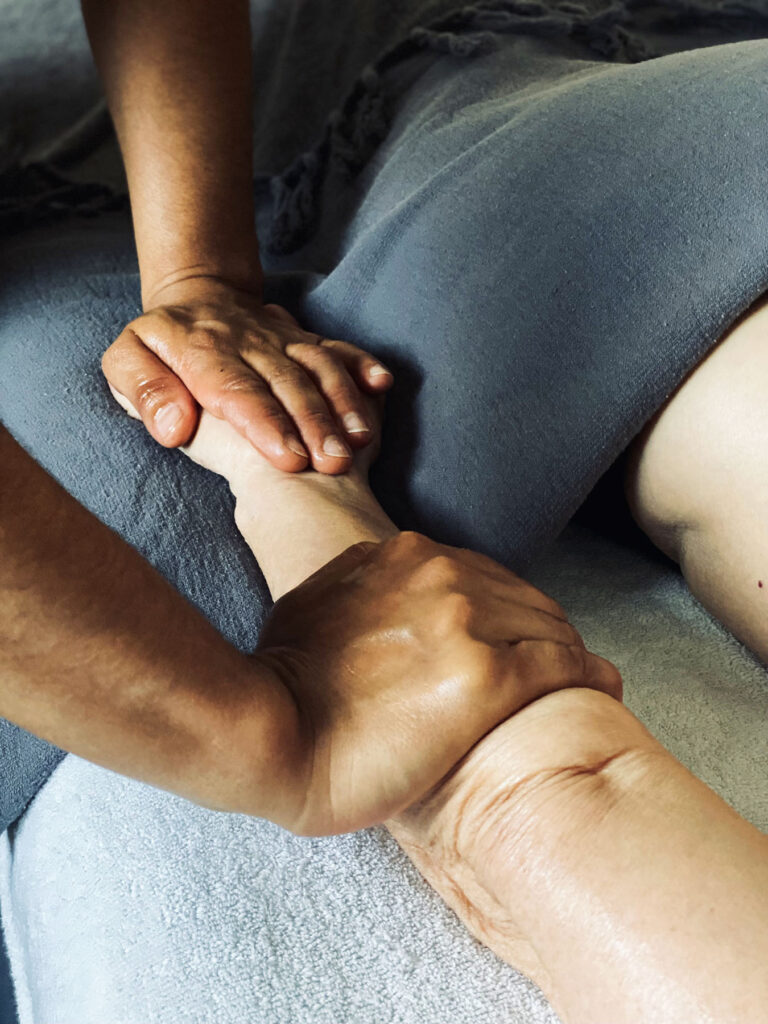 Instant Cocoon, massages à domicile dans l’Ouest Lyonnais, le Beaujolais Pierres Dorées et autour de Lyon nord.